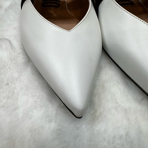 Moschino White and Black Flats-Leather Slingback Flat
WHITE CALF / 39 - Picture 2 of 6